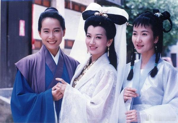 【叶童：很久没听到大家用“花瓶”形容女演员了】叶童说很久没听到把女演员形容成花瓶