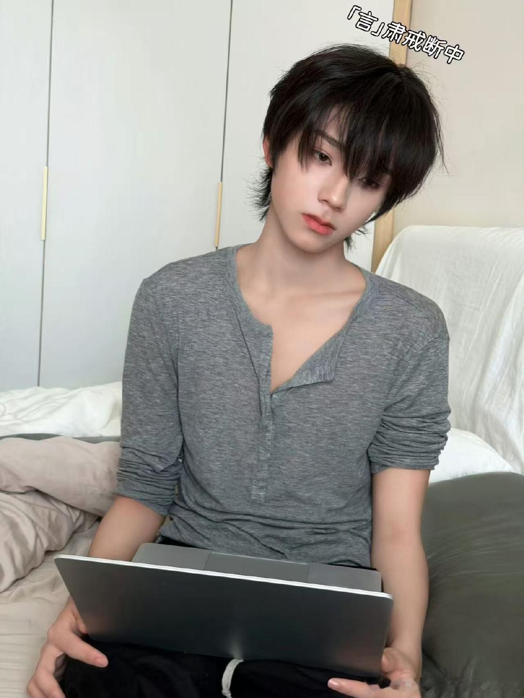 王橹杰发文告别我们的少年时代2王橹杰告别我们的少年时代2王橹杰发文告别我们的少年