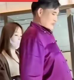 近日，大衣哥朱子文的许多演出都被临时取消，网络上也多有对其不利的言论，想一想，一