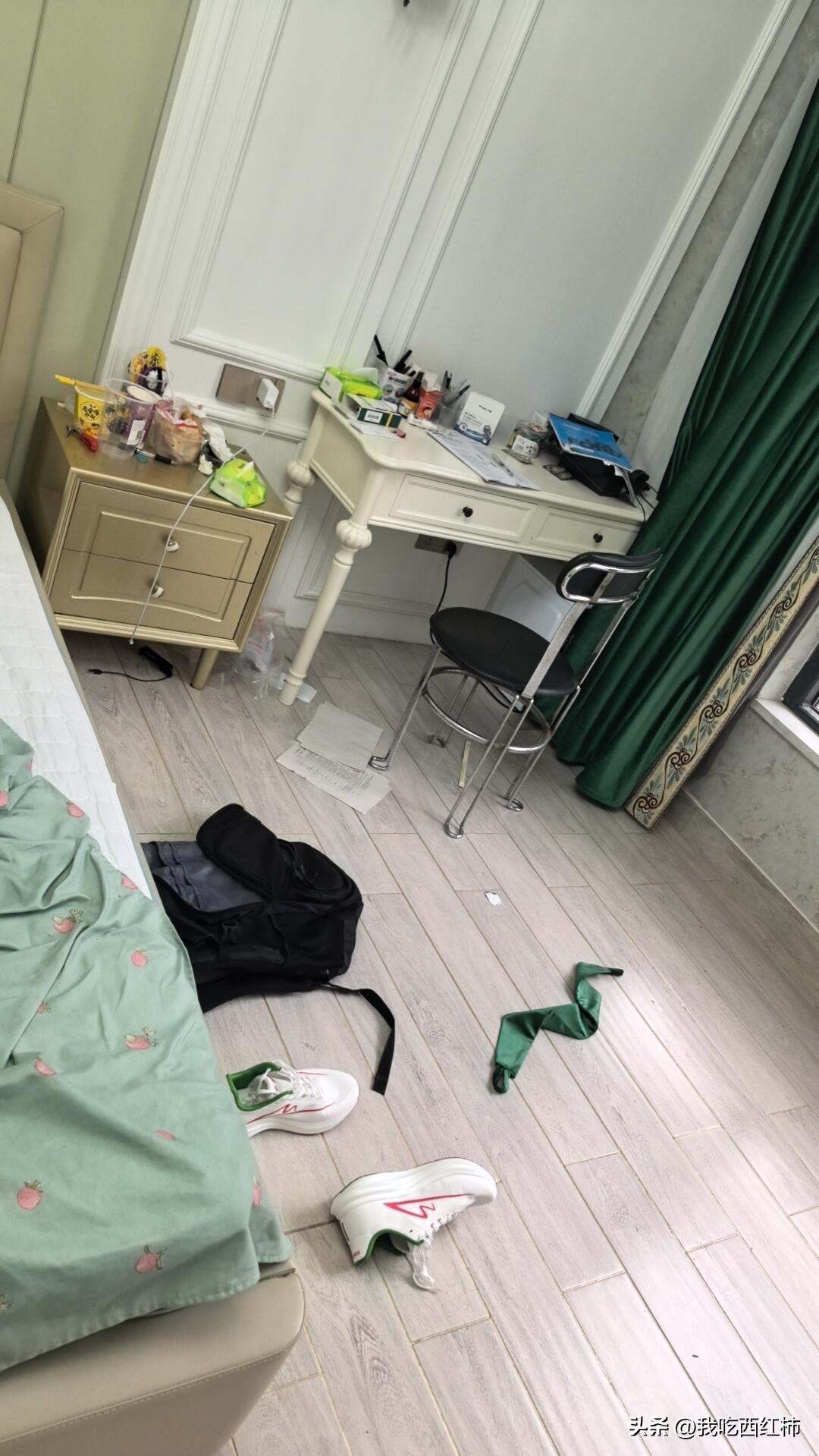 上辈子做了什么孽这辈子要养弟弟两个逆子！
真的要被气死了！好好的房间给住成这样子