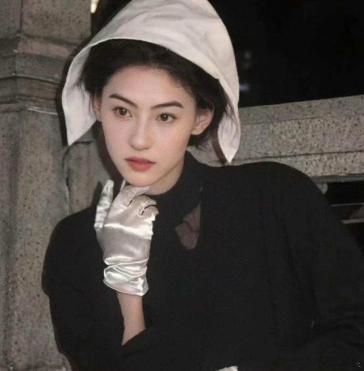 张柏芝庭审情绪失控崩溃大哭怎么回事，一路繁花节目里还好好的，最新一期刚回归录制呢