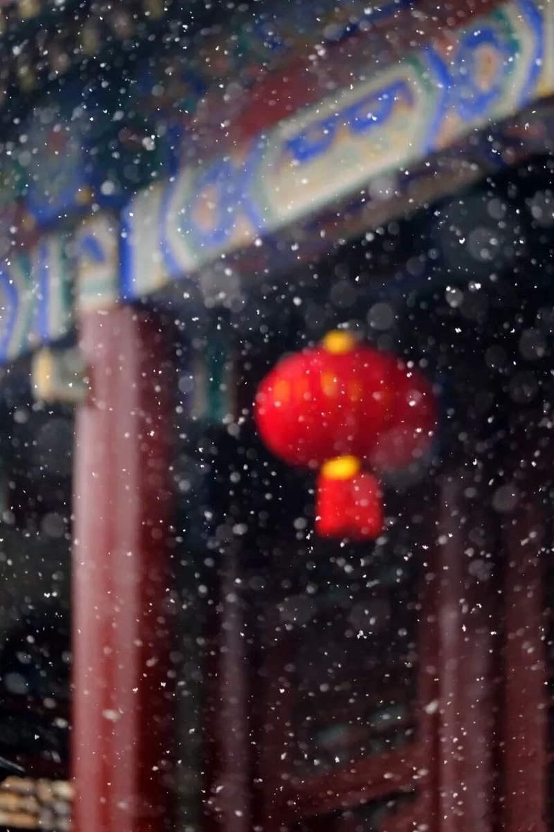 北京为何这次雪花这么大 哇塞！北京这次雪花大得超乎想象，纷纷扬扬像鹅毛似的，瞬间