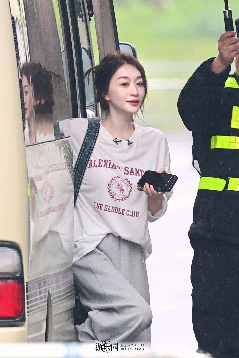 以行动破谣言，李小冉扎根长沙苦练，满臂抄歌词超敬业，静待舞台绽放李小冉疑回应退出