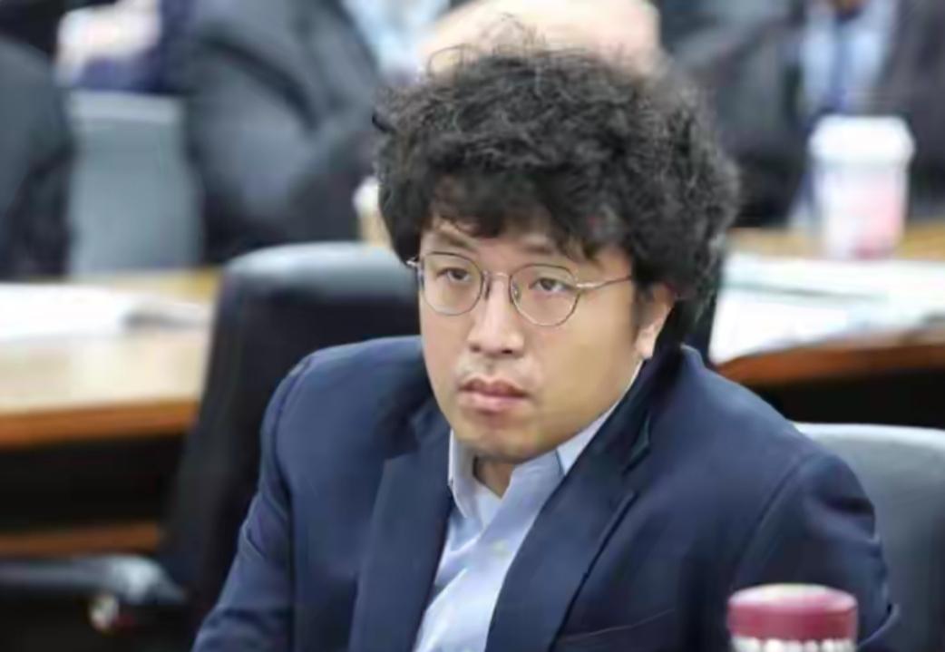 特别支持沈伯洋参选台北市长，选输了，可以让这个极端台独分子知道自己到底有几斤几两