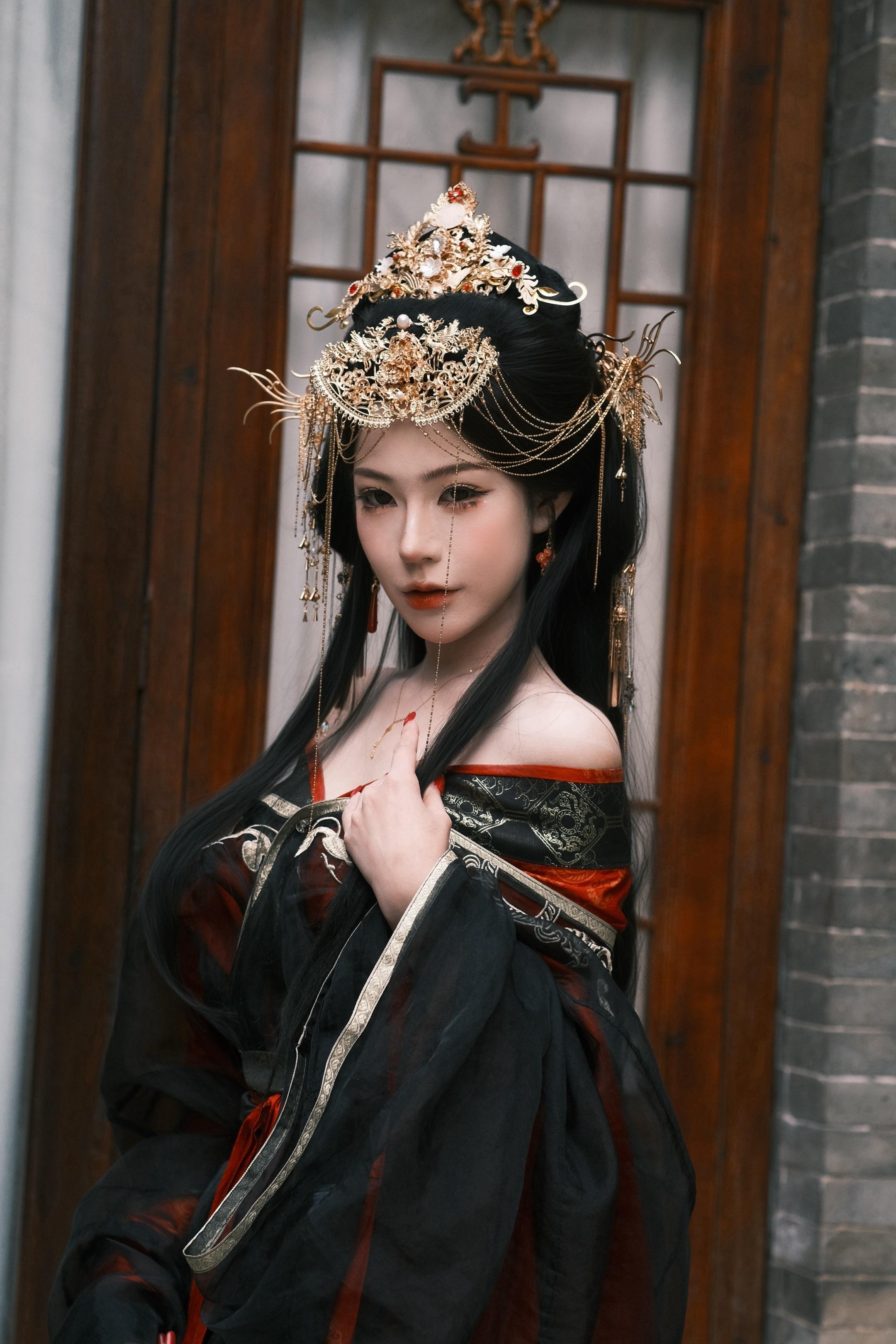着一袭花裳 赠我一场古时梦。