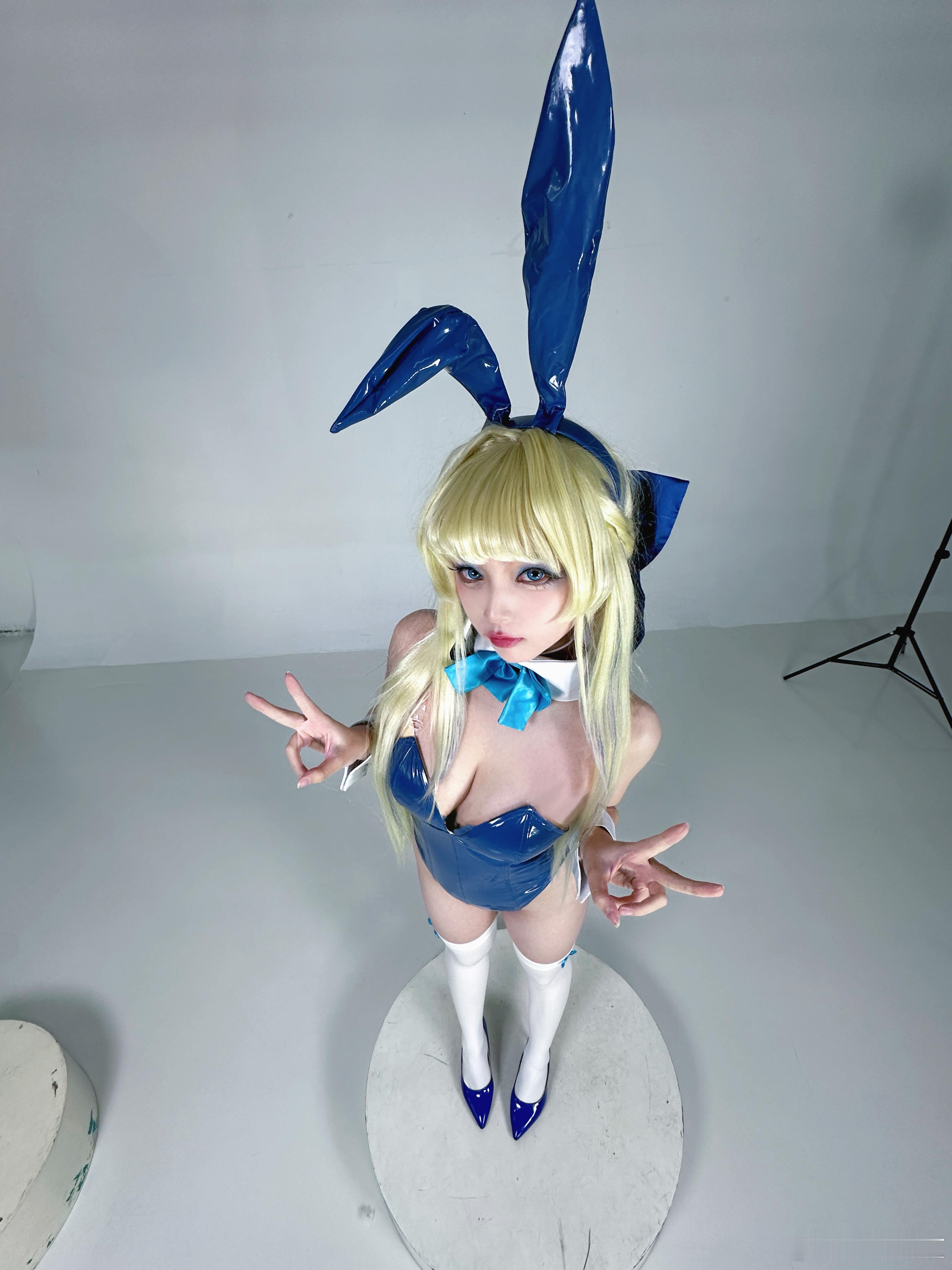 蔚蓝档案[超话]  cosplay  又拍了一次千禧年兔女郎，但是是和明日奈一起