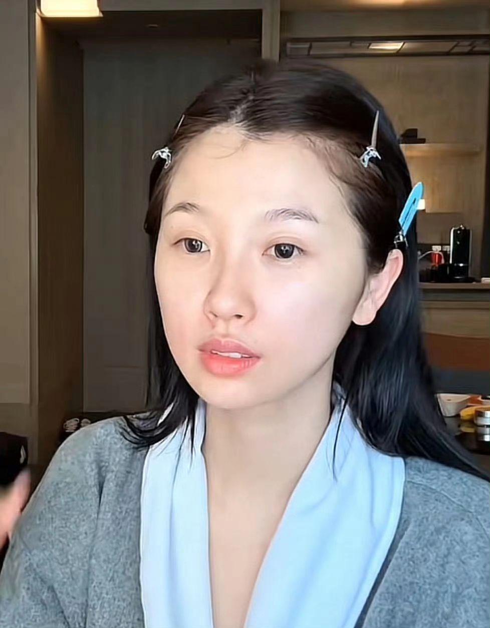 内娱女星素颜怼脸拍。