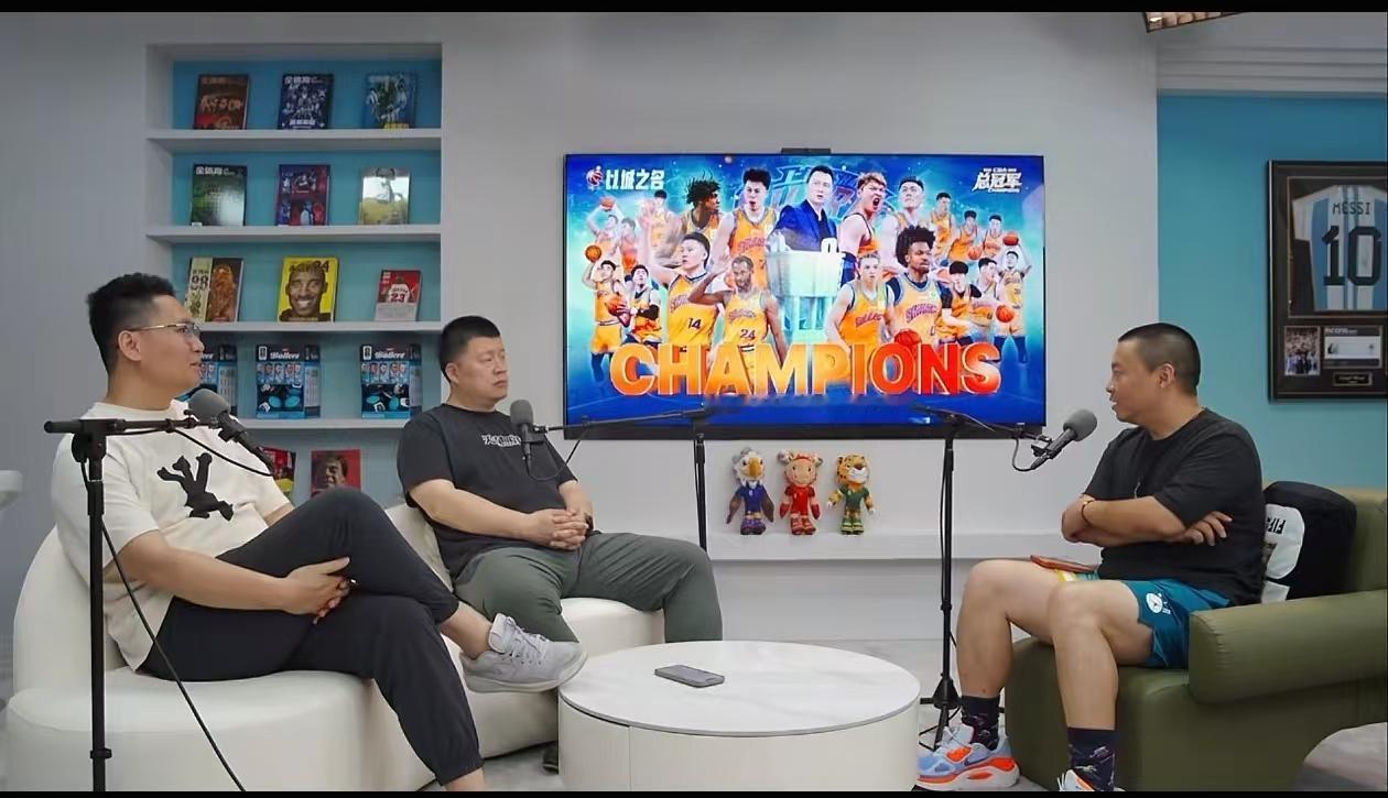 三名嘴点出这赛季广东失败原因，指出杜锋执教瓶颈，直言徐昕难回归
最近篮球名嘴邵化