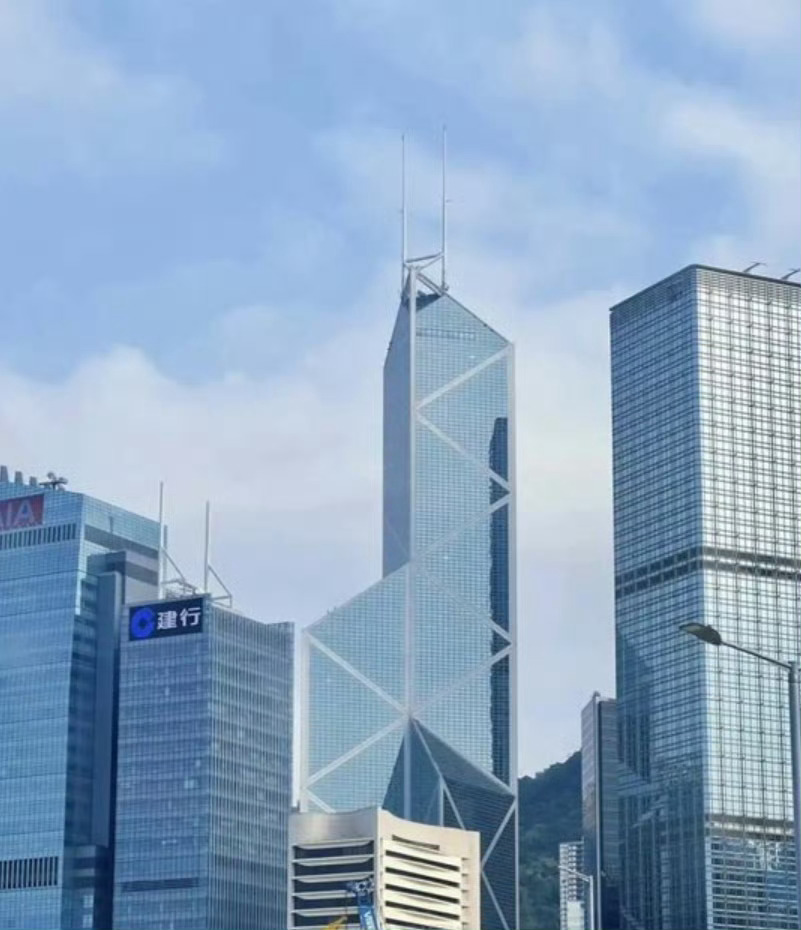 12月10日，丽新国际与丽新发展发布联合公告，披露了一项非常重大的出售事项，涉及