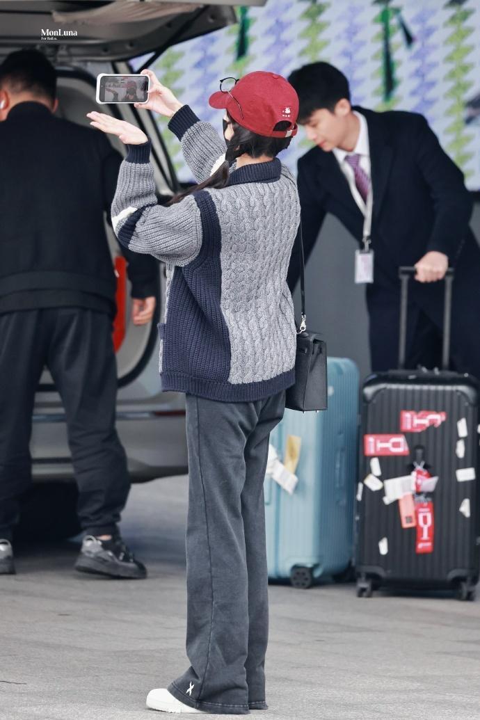 白鹿新剧进组路透  白鹿唐宫奇案进组路透  呜呜，白鹿又要开始新的剧组生活了！《