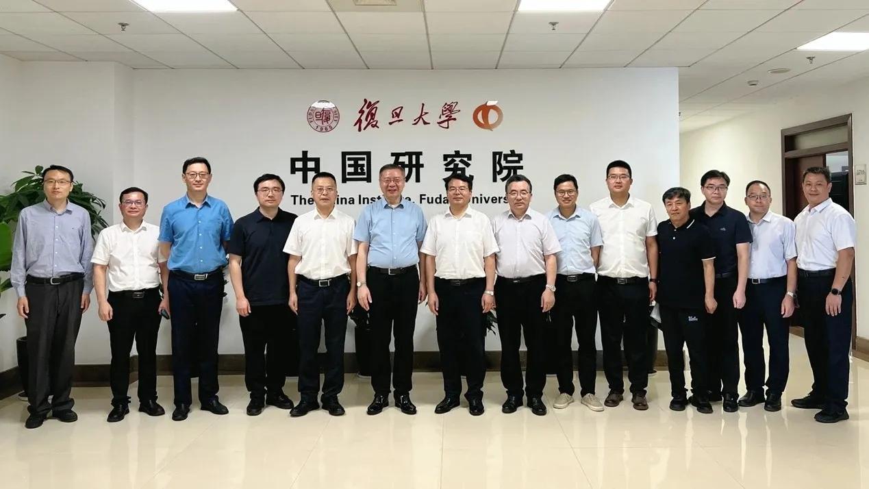 贵客到来，张维为教授心中甚喜。
来客是谁？广西大学团队。
时间是在7月3日。
双