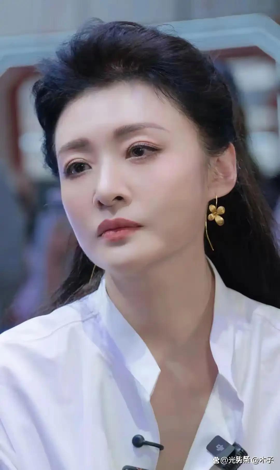 57岁的周涛，用一个所有人都没想到的选择，打破了大众对“央视名嘴”的所有固有印象