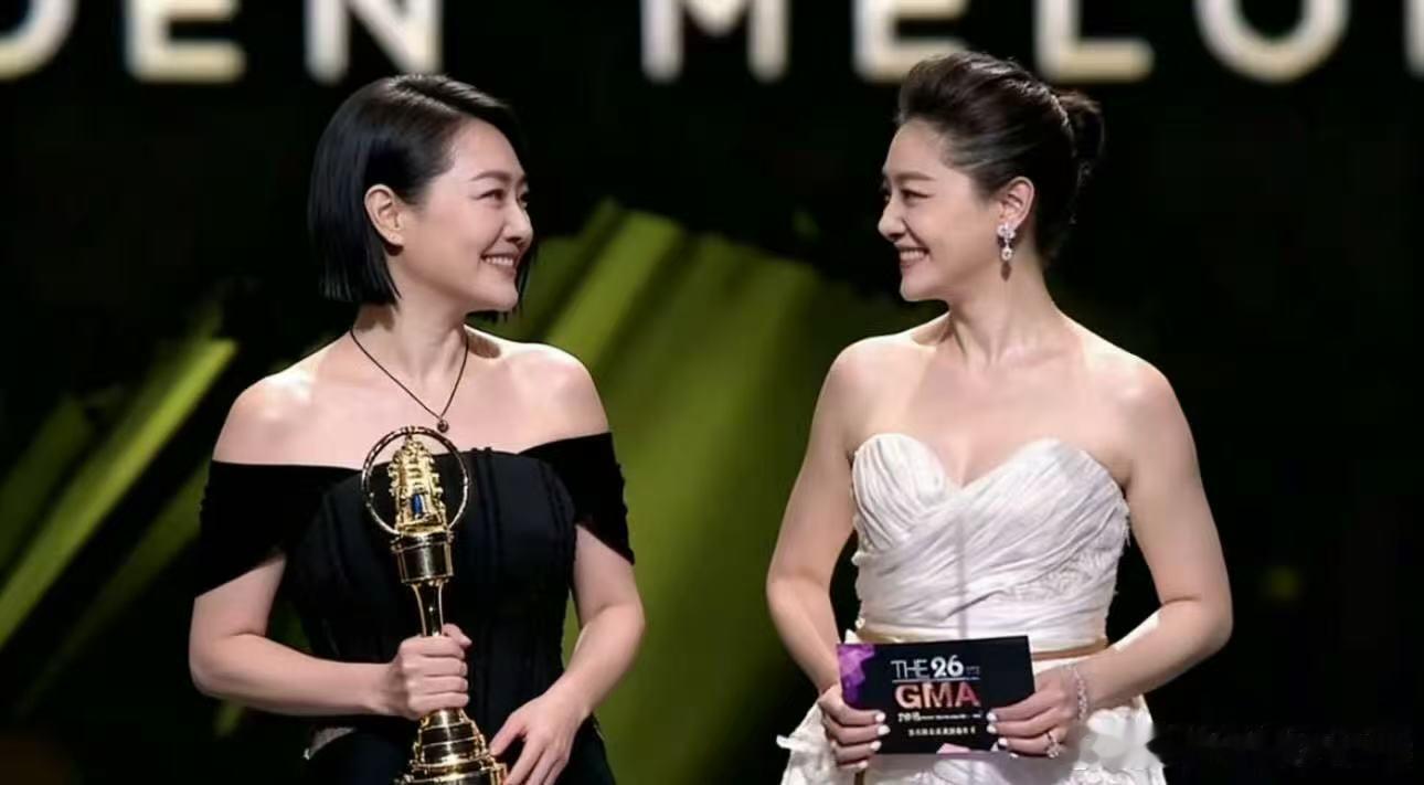 谁p的大小s颁奖合照谁p的图是不是要哭晕我才甘心谁p的大小s颁奖合照，是不是要哭
