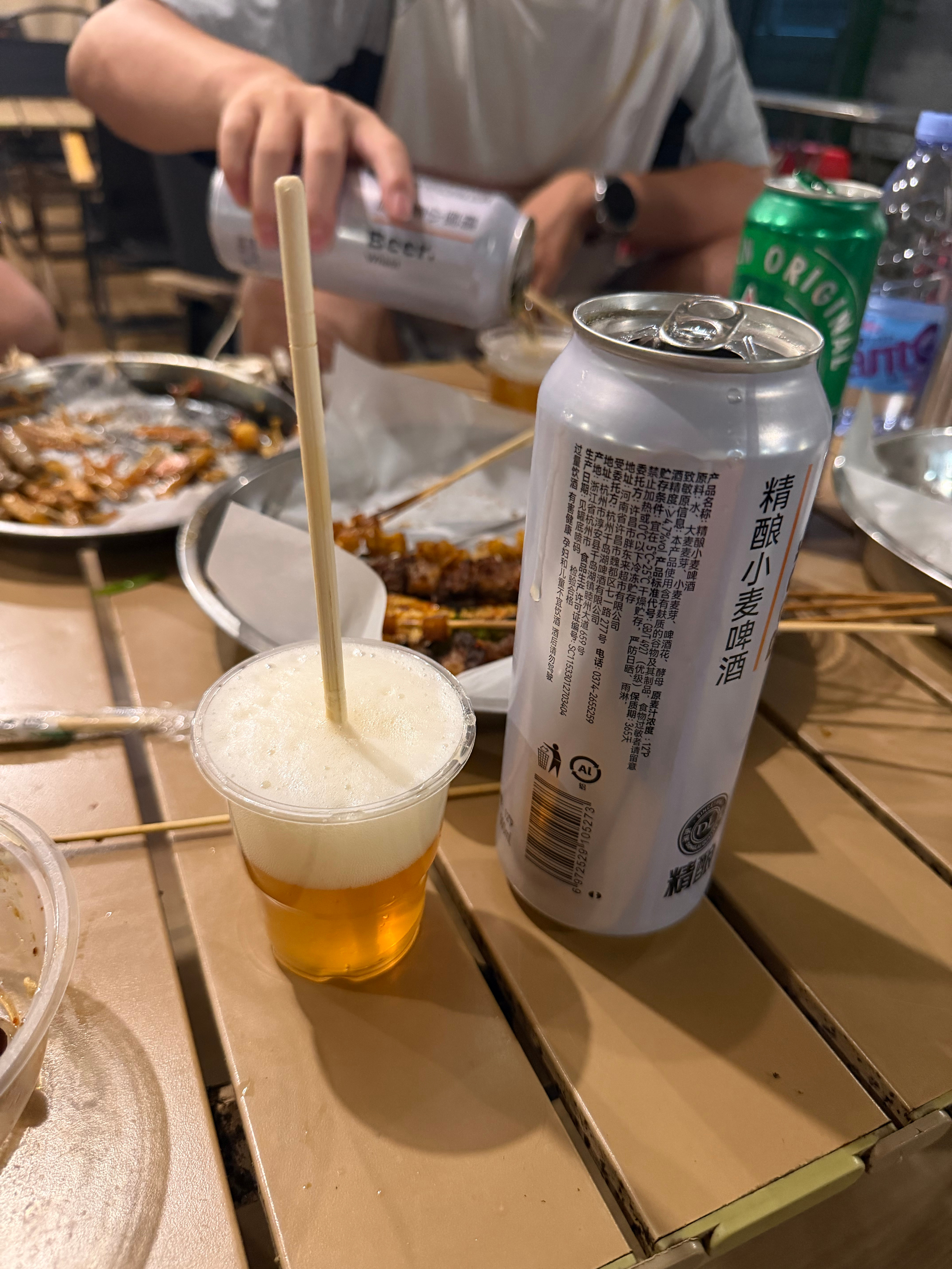 国产精酿啤酒最严厉的父亲 - 胖东来精酿小麦啤酒，可以把筷子立起来 ​​​