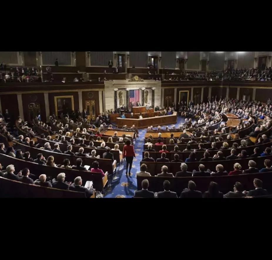 特朗普太惨了！一天遭三连暴击，霸权梦碎得明明白白，大快人心！
 
暴击一：参议院