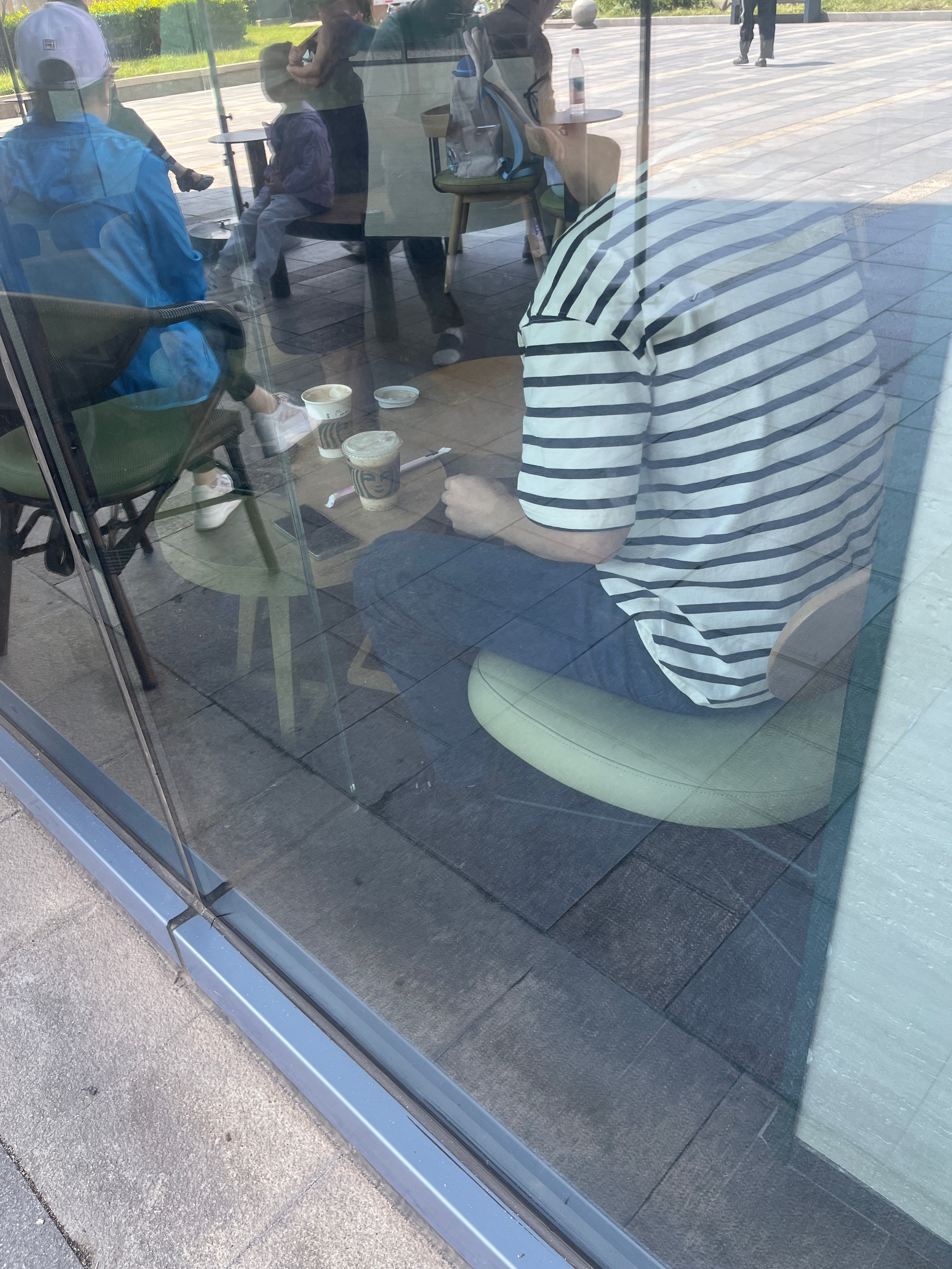 这么早就喝上了难怪星爸爸生意好我十年前也喜欢现在一点不喜欢