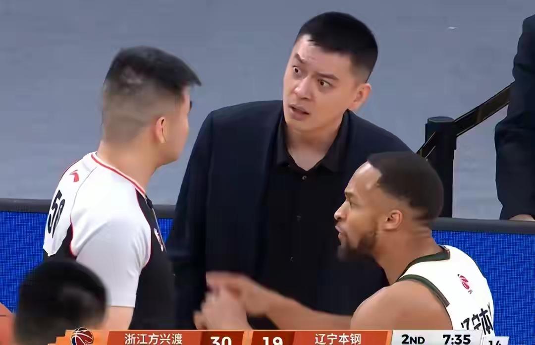 辽宁队64-96惨败浙江广厦，这一回杨鸣被打服了，不跳不闹变乖了……！

1：本