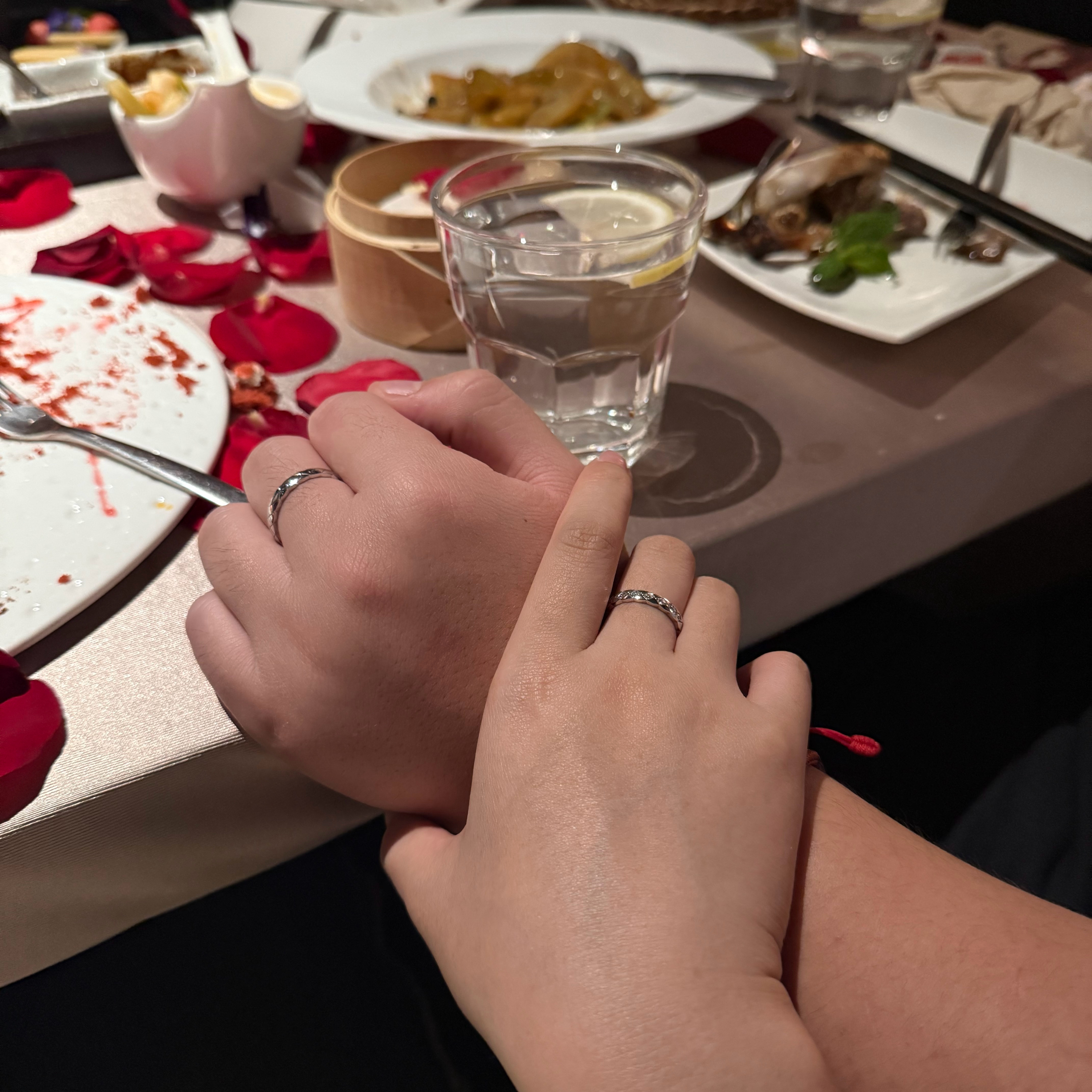 情人节基础生日就不基础 前段时间过生日，以为男朋友会给我制造社死现场。没想到没什