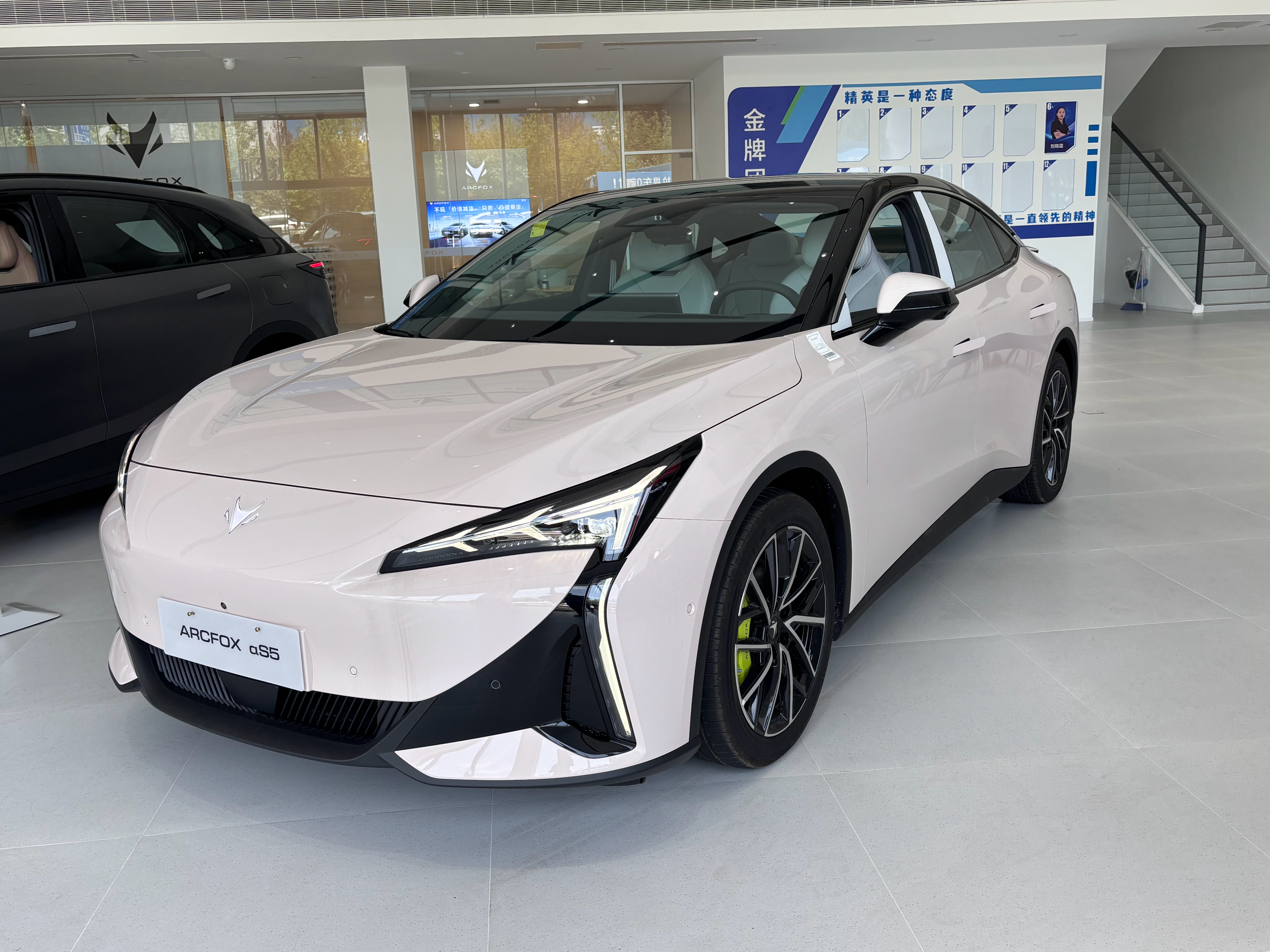 极狐新阿尔法S5有八大越级价值：在不少车主眼里，S5是一台“靠谱”的车，是因为阿