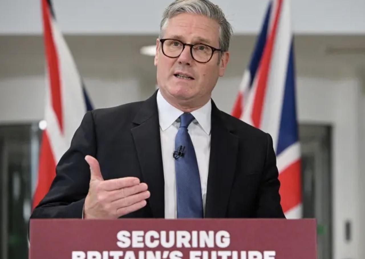 特朗普2月19日再次改口，警告英国不要将印度洋迪戈加西亚岛基地“拱手让人”，称若