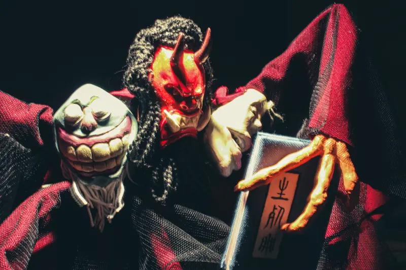 九离天火终于降临尘世间了！
一切魑魅魍魉牛鬼蛇神妖魔鬼怪啊，
必将焚于天火之海洋