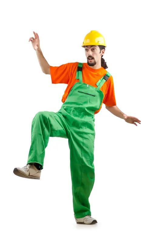 最近，一个59岁工人大哥的跳舞视频火了。视频里，大哥穿着朴素的工装，却在工地上跳