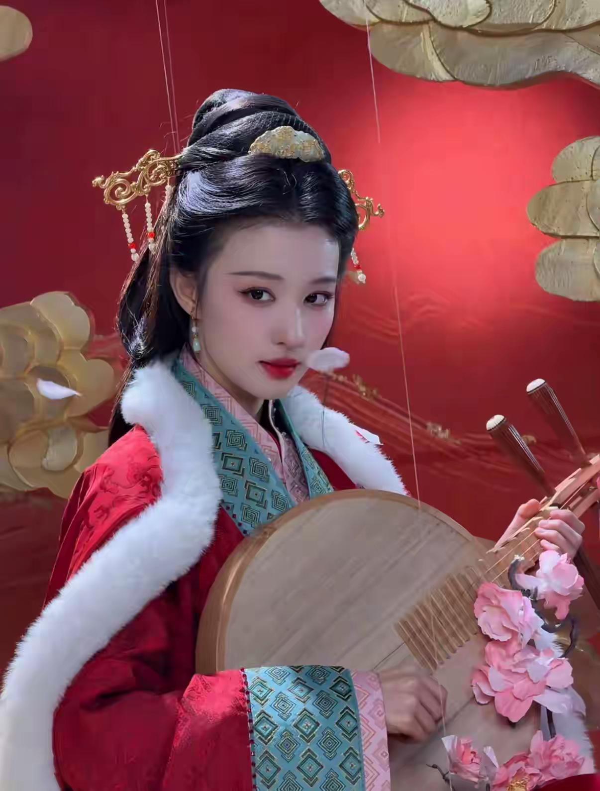 王楚然春晚20秒镜头破2亿阅读量王梦然饰演王昭君，芙蓉花神楚楚人。春晚20秒呈—