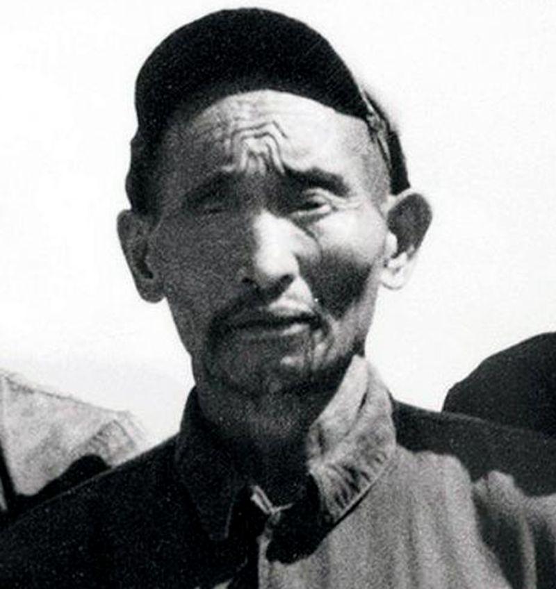 惊天反转！1952年大凉山抓获独眼土匪，审讯曝光身份，他竟是救过7000红军的大