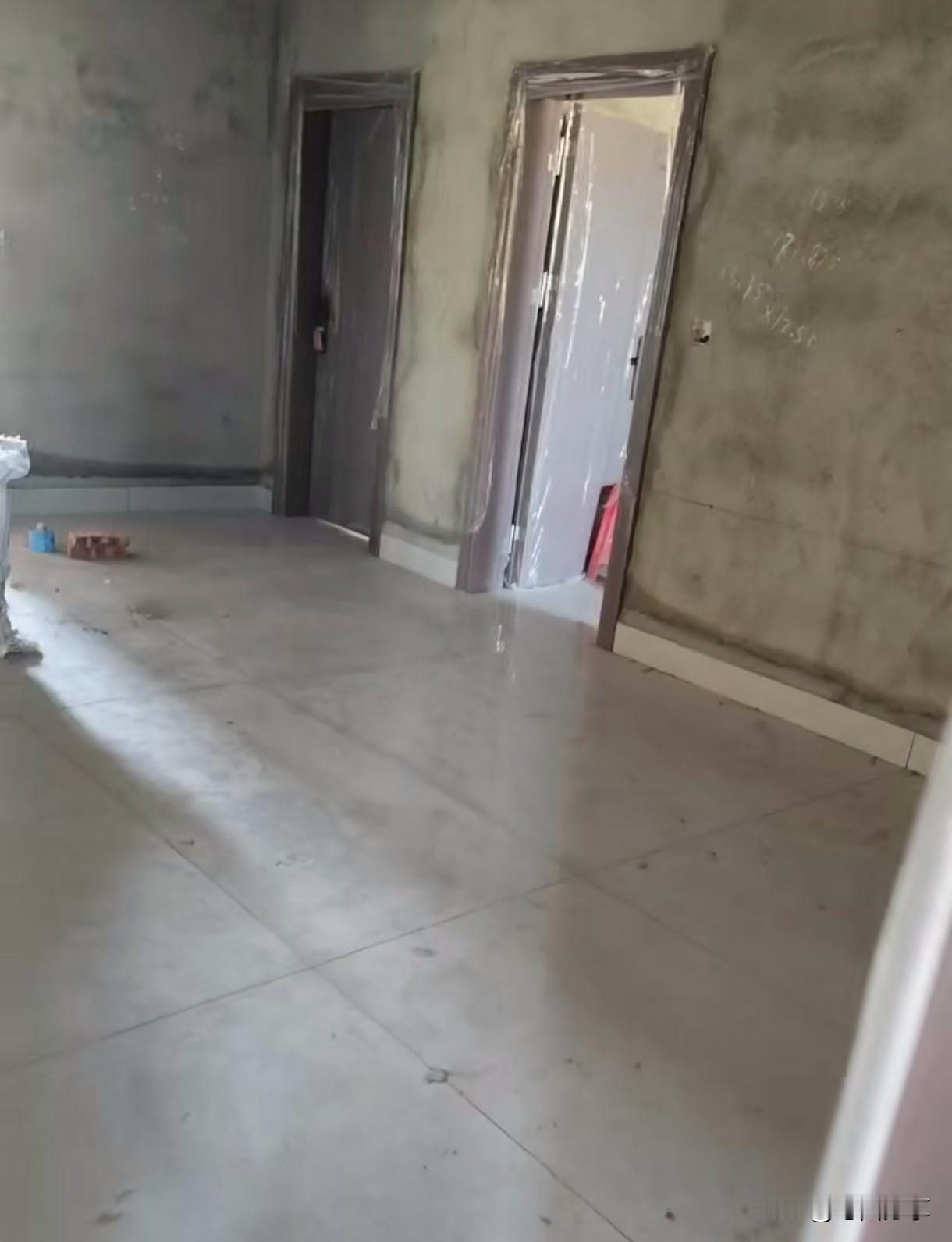 头大了！
农村自建房瓷砖快贴好了。是先做美缝还是先刷墙？
贴砖师傅说先刮腻子刷墙