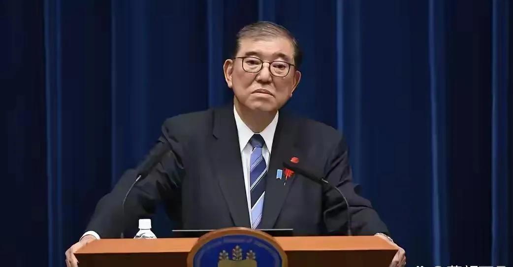 石破茂，他做了79年来日本没人敢做的事情：
第1：石破茂勇敢地在公开场合提醒美国