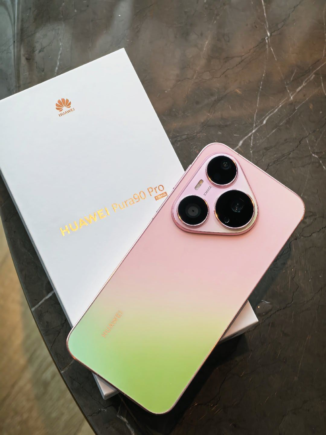 这次很幸运的是拿到了华为Pura 90 Pro里我最喜欢的配色，粉红芭乐太夏天了