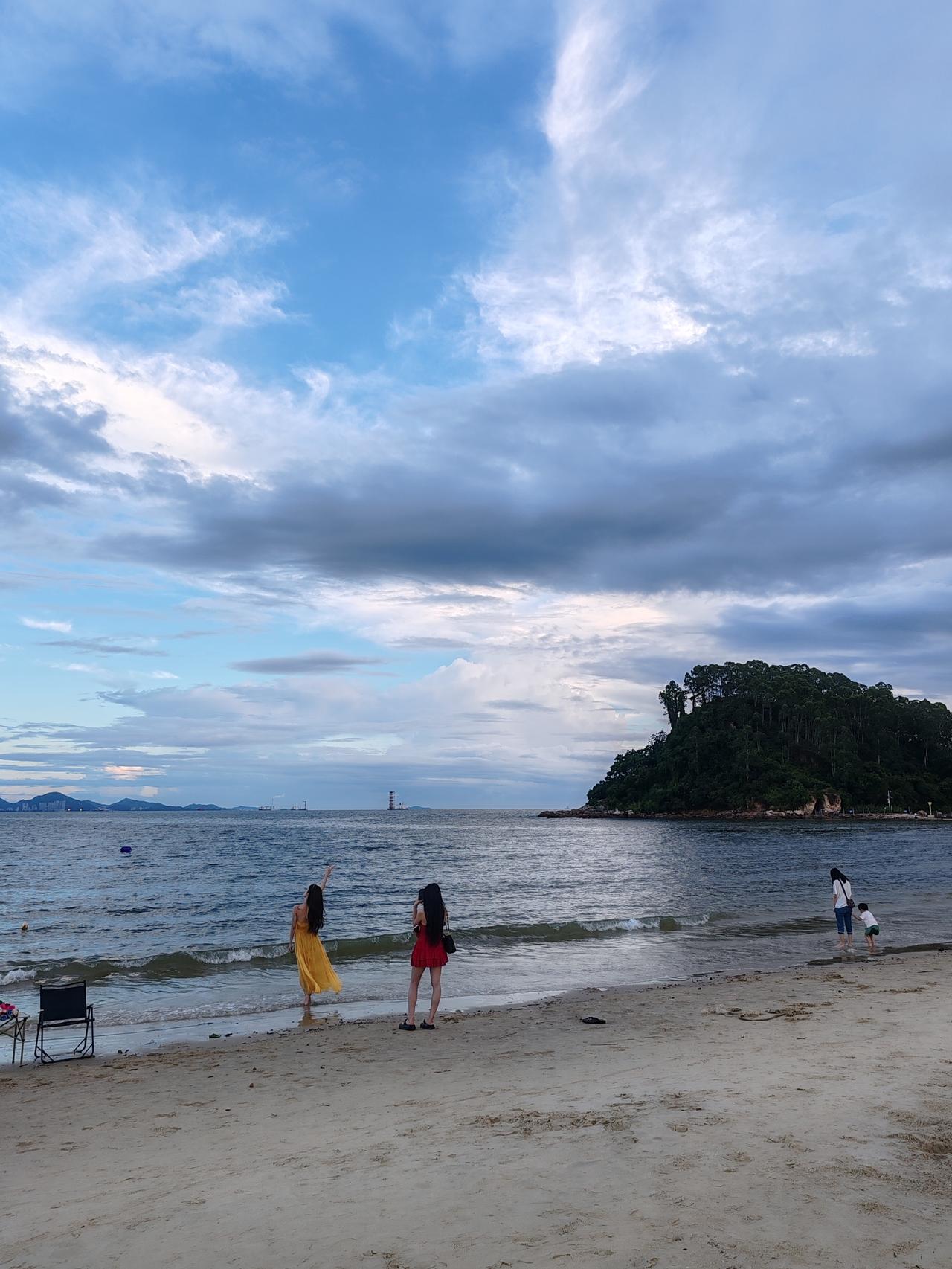 惠州哪个海滩值得去大亚湾的霞涌黄金海岸和小径湾都不错。惠东的巽寮湾、双月湾听说也