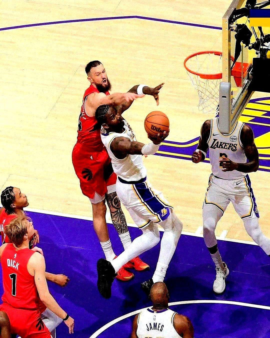 掘金的命门，真被湖人找到了？

就在前两天，掘金主场打黄蜂，篮板被爆了整整23个