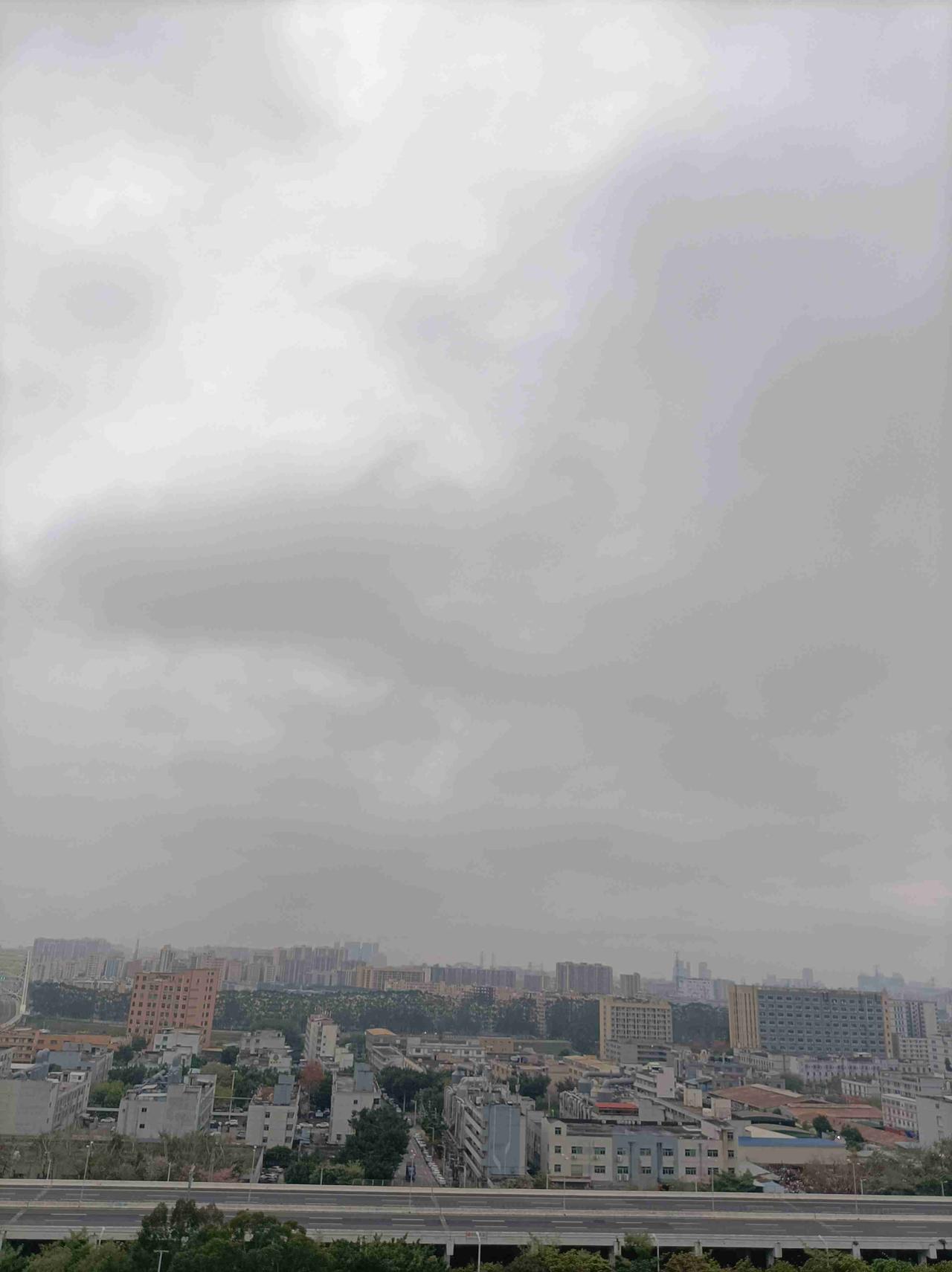 我的今日状态：😁轻松愉快
我这里的天气：🌤️多云深圳今日多云转晴，气温14度