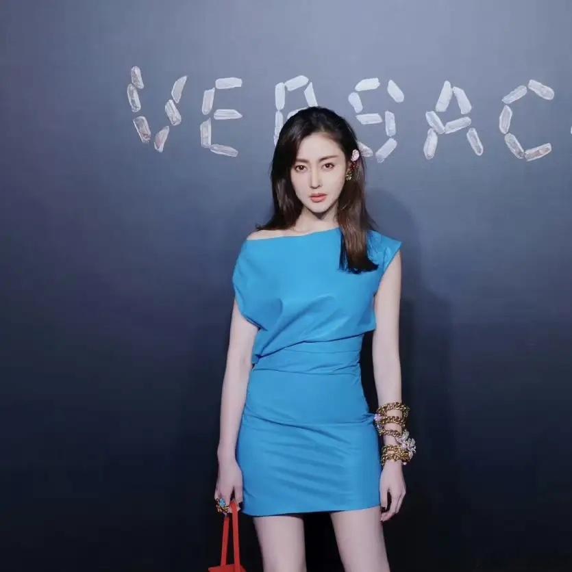 张天爱真的觉得自己现在和以前比没有变化吗？《太子妃》里还是御姐脸，明艳大气，辨识