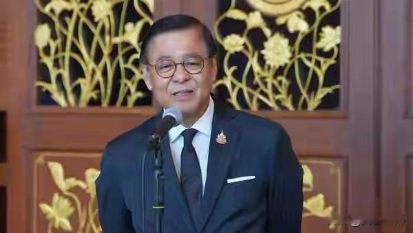 美伊在瑞士谈判又破裂了，伊朗不依不饶，美国又不肯让步，谈来谈去都没有进展，还不如