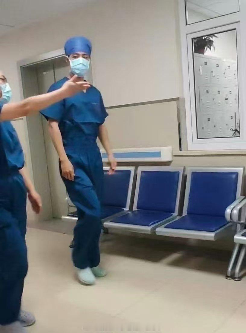 肖战小城良方首张路透肖战刘铮亮手术服造型路透肖战刘铮亮手术服造型路透🈶 ​​​