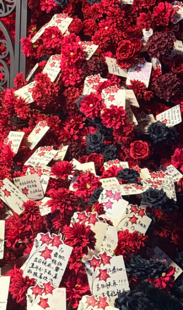 爱让n109区开满鲜花这次线下活动真的好有意义，秦彻没有自己坐在椅子上等猎人小姐