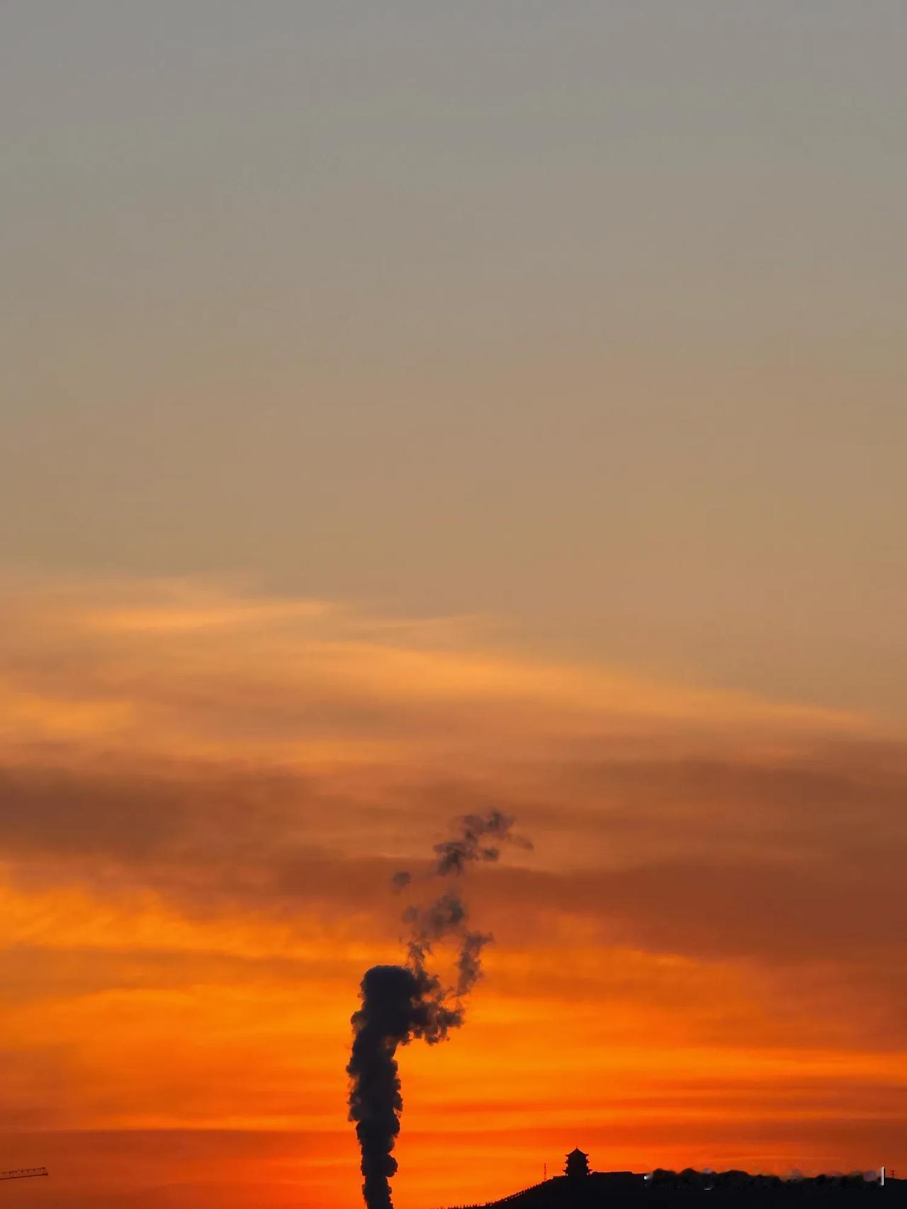 这是一天中最有诗意的一刻
夕阳的余晖与尘世的烟花气完美融合