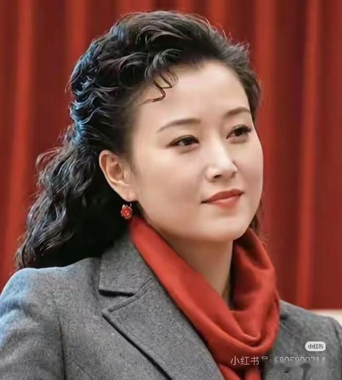 39岁高龄才当母亲，看懂宋祖英背后的取舍
 
结婚十三年迟迟没有生育，39岁迎来