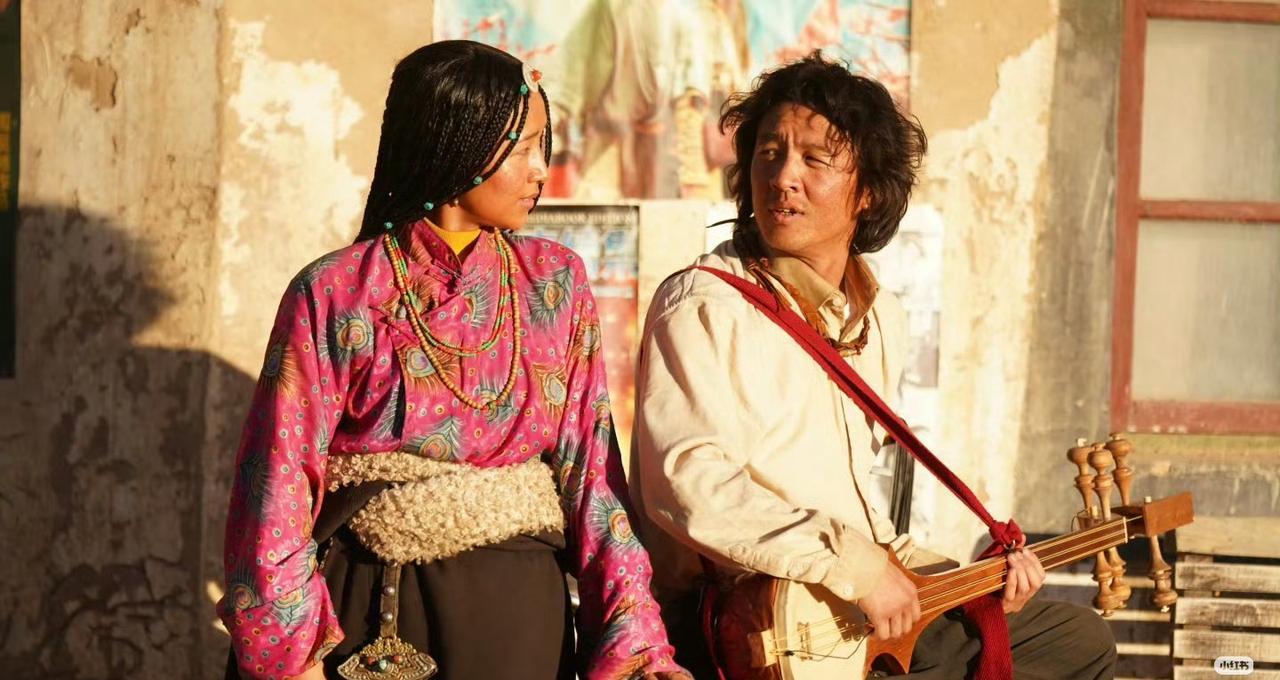 热度破8000那晚，贺清源把呼吸留在雪线以上，把账本塞进旺姆掌心。
最后一页没写