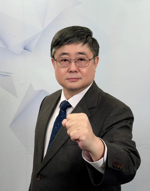 威武不能屈！小舰长登舰喊祖国强大，民进党急了要抢退休金。

4月29日凌晨台湾政