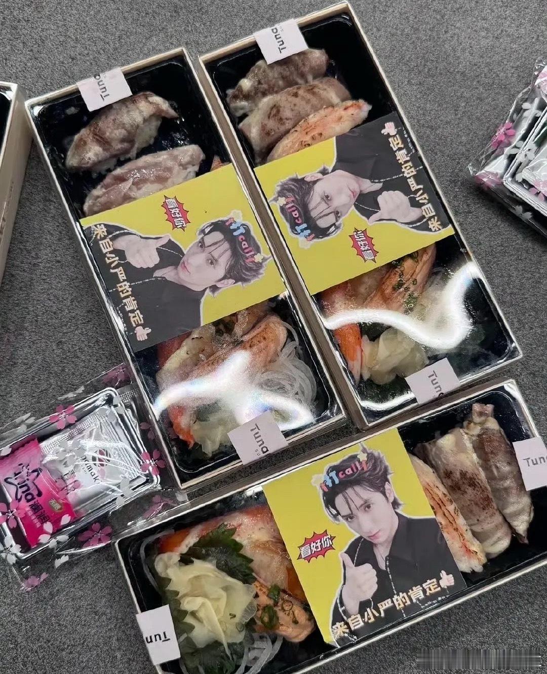 小翔翔请战队队员吃寿司🍣 ​​​