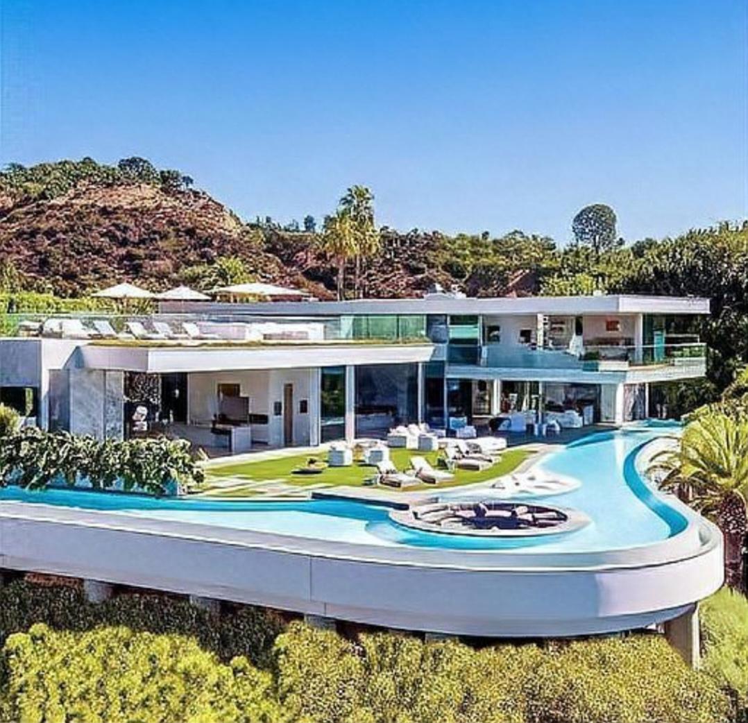 好莱坞巨星安吉丽娜·朱莉为何选择在50岁时出售价值2450万美元的洛杉矶豪宅？