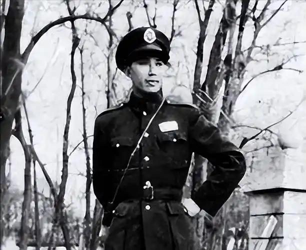 张灵甫殒命孟良崮，李天霞逃台为何躲不过追责？ 
 
1947年5月，山东战场硝烟