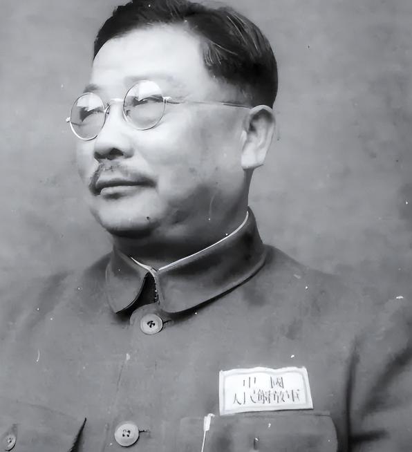 戴笠死后，李克农在翠明庄喝酒，楼下充当服务员的特务脸都绿了。 
 
1946年5