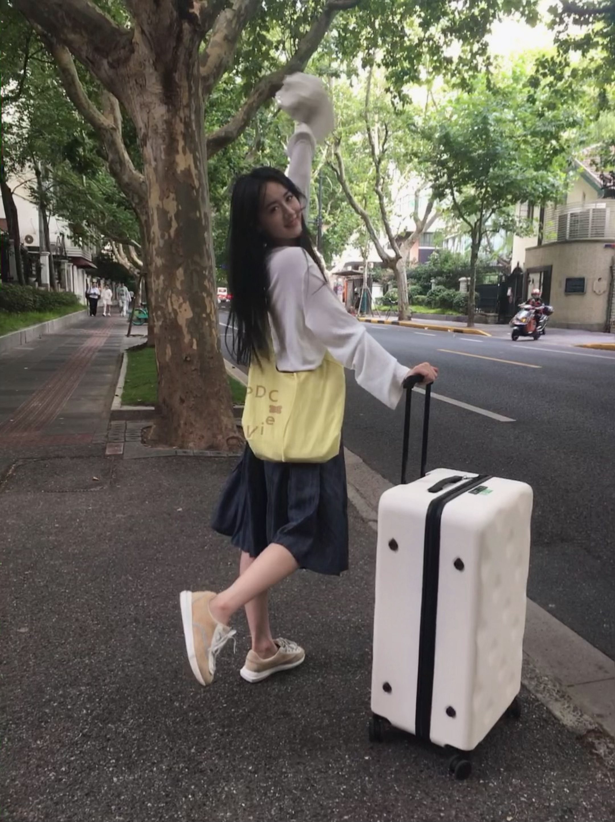 袁冰妍倾城亦清欢yby袁冰妍凤清欢明明是一个世界的人 却只能隔看屏幕相见
