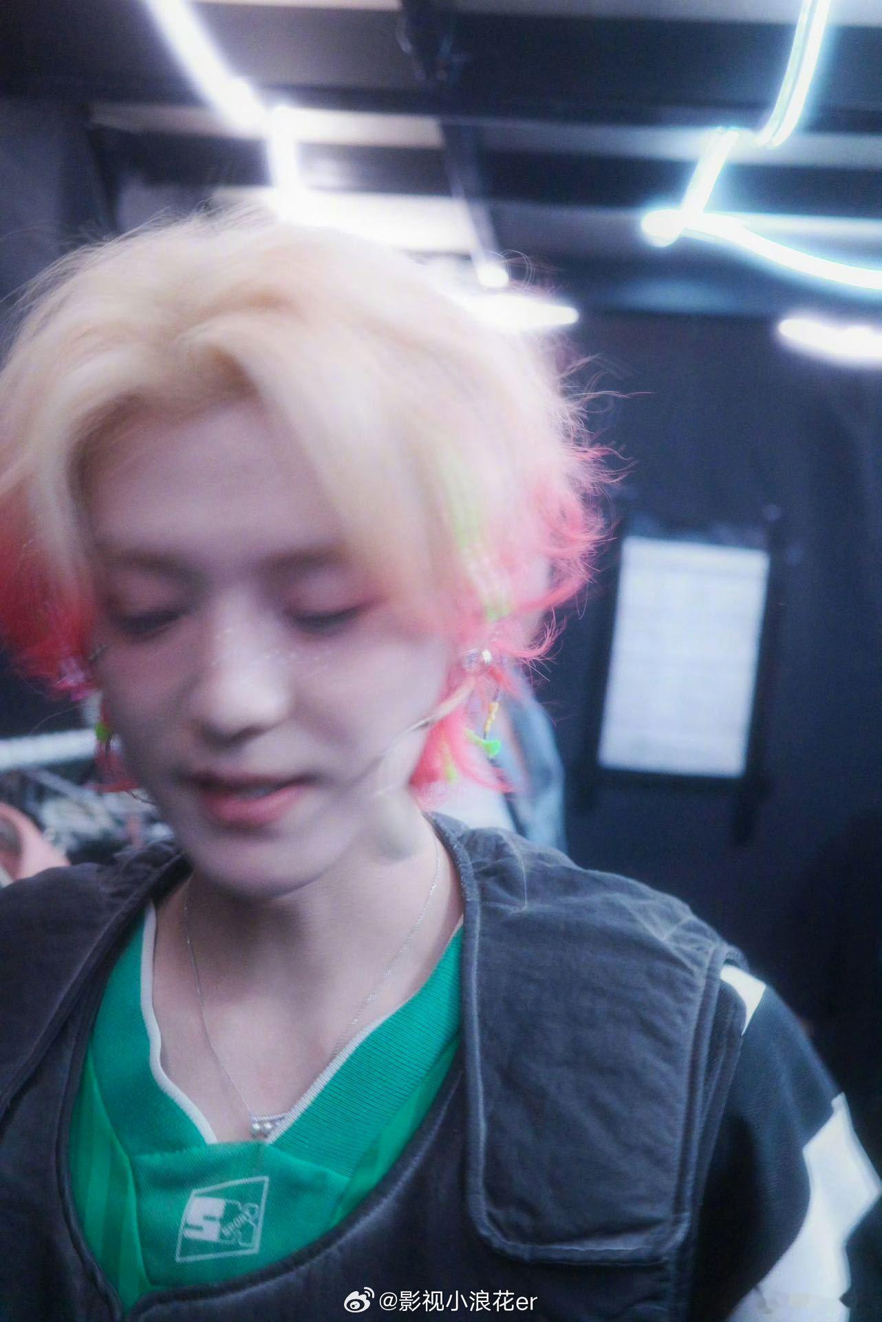 鹿晗想当套马的汉子 有人觉得这种反差很有趣，有人觉得和他气质不符很违和，你们觉得