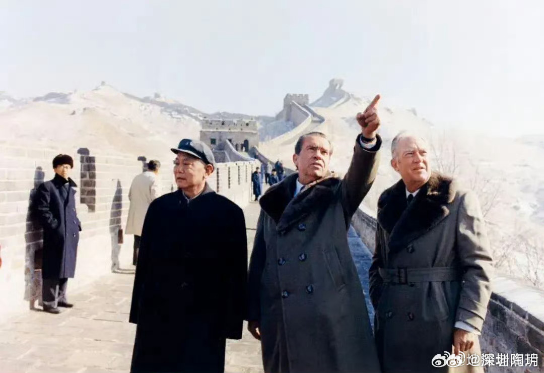 1972年，北京。“美国客人”尼克松爬长城。[并不简单] 