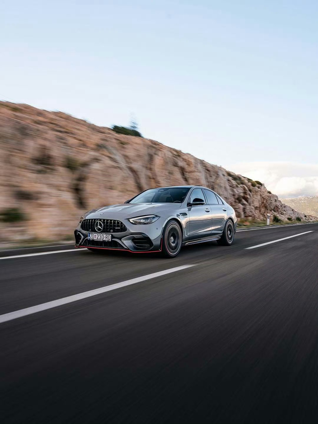 梅赛德斯–AMG C63 S E Performance 